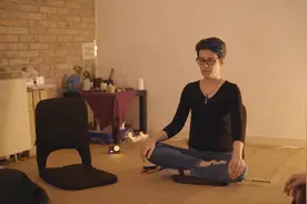 这个老外因战乱来到中国，曾一度患抑郁症，现在却帮他人心理治疗视频封面