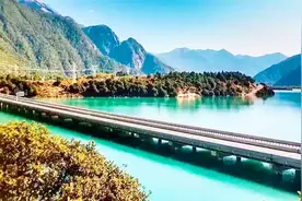 中国唯一不收费的高速公路，号称最美天路，自驾游一定要去