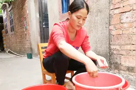 农村姑娘纯手工用沙子种豆芽，三天可以吃了，你想吃吗视频封面