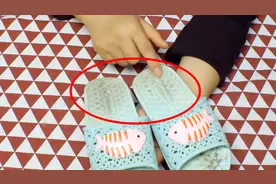 拖鞋又黄又脏，容易得脚气，分享一个简单的清洗技巧给大家