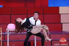 太欢乐了！小尼朱迅上演“公主抱”图片