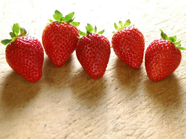 瀛曞鏈€鐖卞悆鐨勮繖绉嶆按鏋滐紝濂藉悆鍙堟湁钀ュ吇锛屾娴嬬粨鏋滃眳鐒舵畫鐣欏啘鑽紵