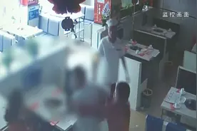 陕西安康：点菜下单起争执 男厨师和女服务员吵到连警察都来了……视频封面