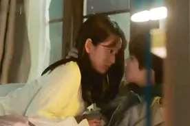 李俊昊躲在元珍雅房里约会 好险！差点就被妈妈发现了视频封面