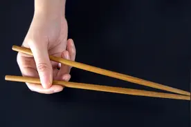 活了这么多年，才知道筷子这样拿才正确，看完赶紧纠正回来视频封面