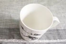 茶杯用久全是茶渍污垢，农村阿姨教你一小妙招，一分钟洗净如新！视频封面
