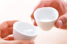 白酒为什么是辣的？这种辛辣感的“真凶” 到底是什么？涨知识了视频封面