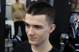 男生夏季适合剪短发，这款寸头发型千万别错过！