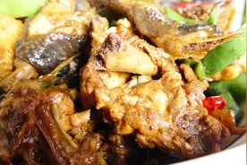 鸡肉新炒法，大厨用啤酒做农家小炒鸡，好吃到停不下来