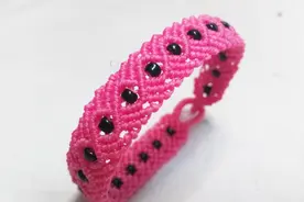 简单四步学会桃花流水编绳手链