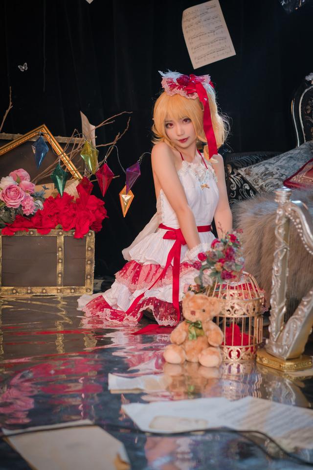 东方project「cos」芙兰朵露·斯卡雷特,轻衣透纱唯美呈现