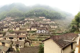 我国人口最多的村庄，常年住着五万人，整个村都同一个姓视频封面