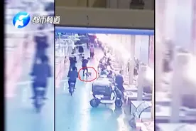 安阳黄狗发疯，连咬三四十人，孩子哭着喊：我会不会死！视频封面