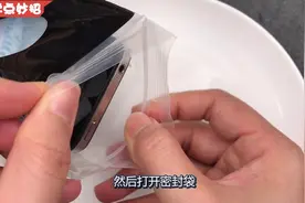 手机不小心进水？教你一招，把它塞进袋子，不用花冤枉钱修了