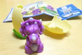 健达奇趣蛋玩具试玩 恐龙蛋孵化紫色小恐龙三角龙 玩具拆包试玩