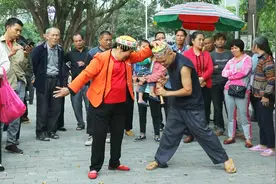 农村小伙翻唱一曲《风雨无阻》还是当年的老歌新唱好听啊视频封面