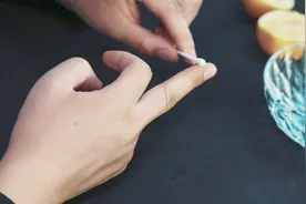 柠檬可以去除手指烟垢是真的吗？实验结果让你大开眼界视频封面