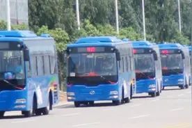 中国线路最长的2辆公交车：全程140公里，跑一趟就得一天视频封面