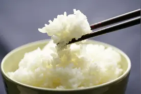 煮饭一定要撒点它，米饭香软可口还不粘锅，1顿还能多吃2碗饭视频封面