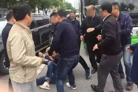 陕西出奇闻 公交乘客被驱赶司机被围殴 线路开通1天就被迫停运图片
