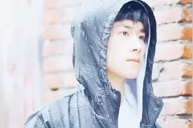 马云豪砸8000万请易烊千玺代言天猫而不用鹿晗代言，理由太现实视频封面