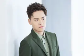 《欢乐颂》失踪人口找到，曲连杰跑到《金牌投资人》里烫了个头？视频封面