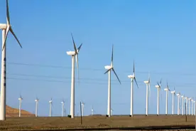 新疆的3个奇怪之处，一年只刮一次风，从春刮到冬