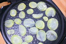 电饼铛做薯片，少油少盐零添加，做法简单还健康，一定要收藏