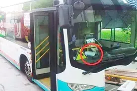 避开电子眼就没事了？中国隐形交警已经上路，走哪拍哪专查违章视频封面