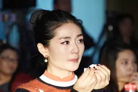 这三人曾被谢娜捧红，一个幸福美满，一个知恩图报，他却忘恩负义视频封面