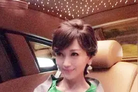 1400万座驾现身！“白娘子”赵雅芝头顶铺满星光，样貌依旧似20岁视频封面