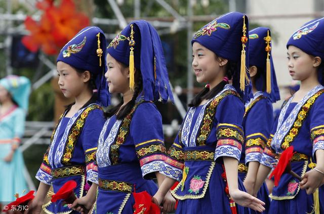 壮语在全国三十一个省自治区直辖市中均有分布,主要聚居在南方云南