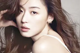 凭借《我的野蛮女友》爆红的全智贤近照流出，上半身实力抢镜！视频封面