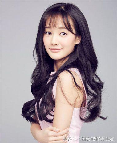 瓜子脸女生甜蜜文雅发型设计!