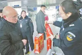 现在的火车上能带白酒吗？说出来你都不敢相信，还有这样的说法视频封面