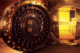 中国几百吨黄金在美国，安全吗？每年还要交十几万美元的保管费！视频封面