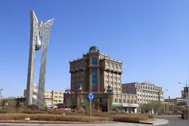 蒙H二连浩特民风纯朴酒量大别称猛喝，小城很美还挺国际化视频封面