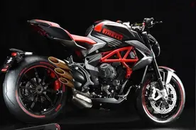 移动的艺术品 MV Agusta Dragster 800RR 试驾评测视频封面