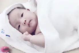 每个阶段的宝宝，正常的睡眠时间是多久？视频封面