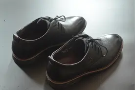 皮鞋磨脚怎么办？一个小窍门帮你解决，解决了家家户户的困扰视频封面