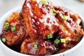 超级简单易做的美食——「老干妈蒸排骨」视频封面