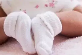 这3类宝宝睡觉时，最好穿上袜子，不然容易招来疾病！视频封面