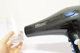 新买的玻璃杯贴有标贴，老撕不干净，教你一招，轻松撕掉不留痕视频封面