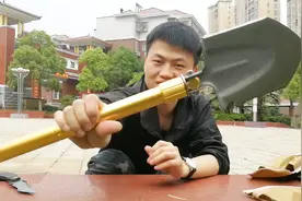 拆箱试玩军用兵工铲，简单便携的铲子有七八种功能视频封面