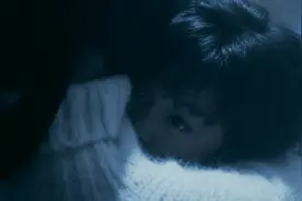 女儿一到晚上就发烧，母亲以为是房子问题，不料原因出在自己身上视频封面