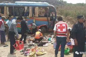 掸邦惨发车祸，数十人伤亡！图片