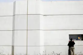 为防海啸日本建起了一堵墙，足足有12.5米高，居民吐槽像蹲监狱！视频封面