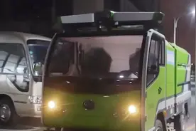 上海现无人驾驶清洁车队，专在凌晨工作，晚上看到别害怕视频封面