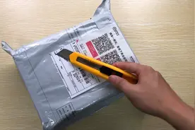 4699元买的iPhone 7plus 256GB皇帝版开箱：这一个月工资算值了！视频封面