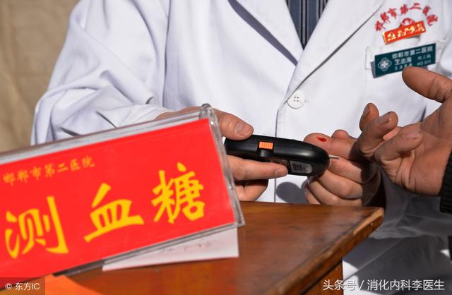 急性胃肠炎发生腹痛、呕吐、腹泻，应该怎么做？